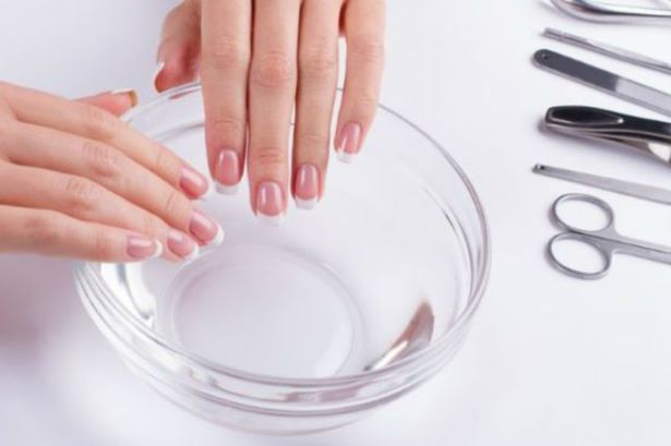 How to remove a gel manicure at home