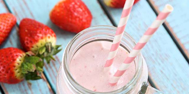 Strawberry Keto Milkshake with No Calories