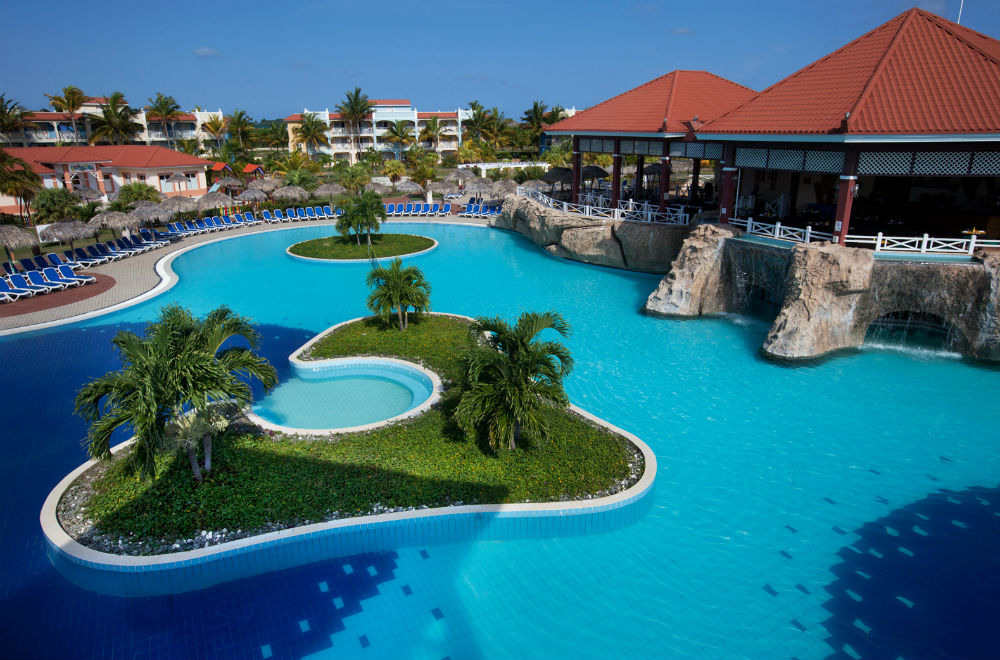 Memories Resort pool and cabanas 